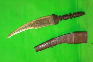 lot 188 image: AFRICAN MOROCCAN DAGGER WITH TRIBL LEATHER SHEATH 25 LONG