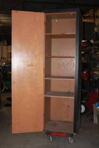 lot 208 image: 5 SHELF WOODEN CABINET 82 TALL