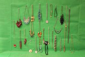 lot 23 image: 26 PCS FASHION JEWELRY SEE PICS
