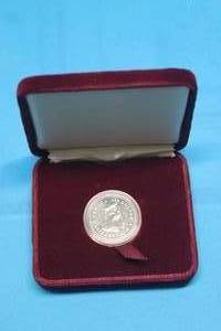 lot 229 image: 1982 ELIZABETH II CANADA DOLLAR WITH STORAGE CASE