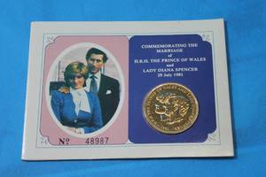 lot 239 image: COMMEMORATIVE PRINCE OF WALES AND LADY DI JULY 1981 ELECTROPLATED IN 24K GOLD COIN #48987