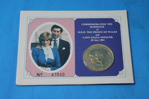 lot 240 image: COMMEMORATIVE PRINCE OF WALES AND LADY DI JULY 1981 ELECTROPLATED IN 24K GOLD COIN #47040