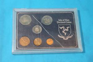 lot 241 image: 1976 ISLE OF MAN DECIMAL COIN SET