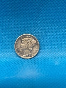 lot 236 image: 1941 WINGED LIBERTY HEAD SILVER DIME