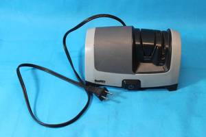 lot 256 image: SMITH ELECTRIC KNIFE SHARPENER