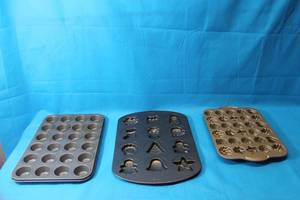 lot 264 image: 3 NON STICK PANS NORDIC WARE, WILTON AND MUFFIN PAN
