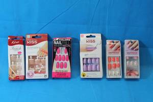 lot 267 image: 5PK PRESS ON NAILS