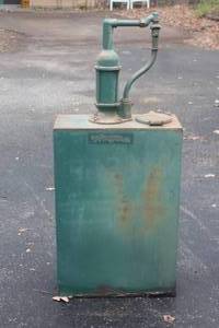lot 1 image: VINTAGE WAYNE SHELL MOTOR OIL  LUBSTER HIGH BOY PUMP