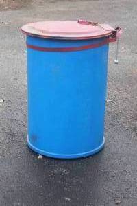 lot 5 image: 55 GALLON BARREL DRUM WITH STEEL  GRUM COVER  LID