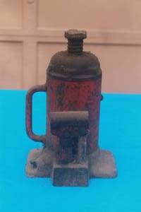 lot 6 image: HYDRAULIC BOTTLE JACK