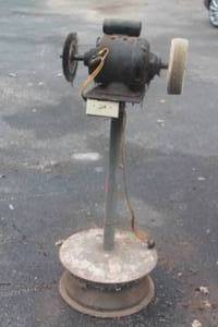 lot 15 image: VINTAGE GENERAL ELECTRIC DUAL PEDESTAL GRINDERBUFFER  5KC65AB564X