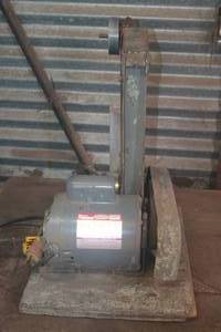 lot 17 image: DAYTON BELT  SANDER 5K459C