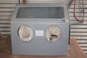 lot 18 image: CENTRAL PNEUMATIC ABRASIVE SAND BLASTING TABLE TOP  CABINET , SKU S 35604  BATCH No FG