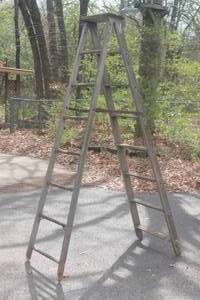 lot 26 image: 7.5 FT WOOD LADDER