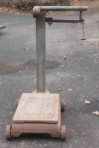 lot 36 image: ANTIQUE FAIRBANKS 500LB CAPACITY PLATFORM SCALE