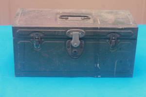 lot 40 image: VINTAGE METAL TOOL BOX WITH CONTENTS  SEE PICS