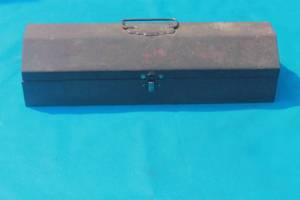 lot 45 image: VINTAGE TOOL BOX WITH CONTENETS   SEE PICS