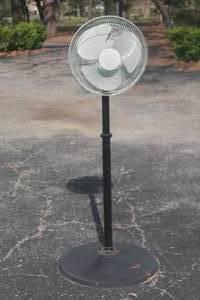 lot 60 image: PEDESTAL  FAN  WITH METAL BASE