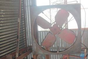 lot 64 image: INDUSTRIAL EXHAUST 4-BLADE  FAN  TESTED & WORK