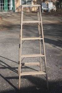 lot 69 image: 55 H WOOD LADDER