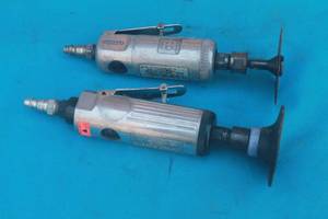 lot 77 image: TOTAL OF 2 PNEUMATIC AIR GRINDERS