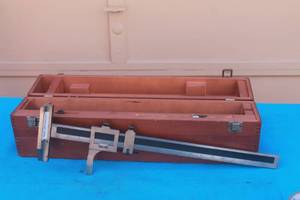 lot 80 image: STARRETT VERNIER HEIGHT GAUGE WITH COA & WOOD CARRY CASE
