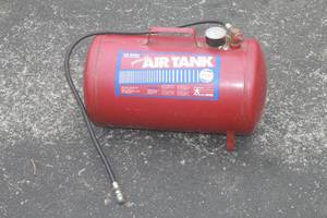 lot 82 image: AIR WORKS PORTABLE AIR TANK 125 PSI