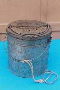 lot 87 image: VINTAGE AIR-MIX MINNOW METAL  BUCKET BY  ALVA T.SMITH ,10H X 10 DIAM