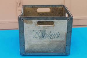 lot 94 image: BORDENS 1960S METAL FIBERGLASS MILK BOTTLE ERIE CRATE