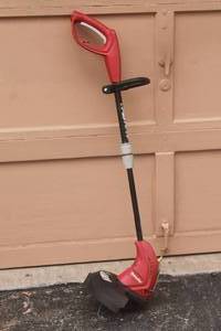 lot 120 image: HOMELITE 13 STRING TRIMMER UT411112B