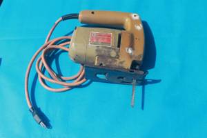 lot 130 image: BLACK & DECKER DOUBLE INSULATED JIG SAW , 7504  TYPE 1