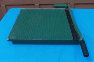lot 133 image: VINTAGE PREMIER COUNTERTOP PAPER,PHOTO MATERIAL TRIMMER CUTTER