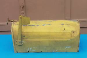 lot 147 image: VINTAGE HEAVY DUTY JAKES-EVANS METAL MAILBOX 19L