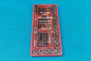 lot 150 image: TOTAL OF 40 NC&NF,NPT FINE CARBON STEEL TAP AND DIE SET