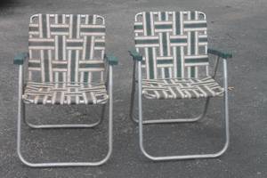 lot 152 image: TOTAL OF 2 VINTAGE  RIO BACKYARD COLLECTION WEBBING FOLDING ALUMINUM LAWN CHAIRS