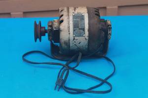 lot 157 image: SUNLIGHT ELECTRICAL  DIVISION OF GENERAL MOTORS ,MOTOR  MODEL S-5271 , TESTED & WORK