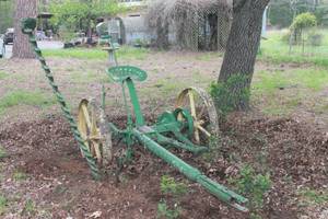lot 182 image: ANTIQUE  MC CORMICK-DEERING MB1435 HORSE DRAWN SICKLE BAR MOWER