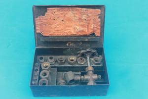 lot 195 image: IMPERIAL CHARGING AND PURGING  VALVE KIT WITH CASE  ,FOR HERMETIC SEALED UNITS