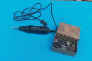 lot 196 image: CRAFTSMAN DOUBLE INSULATED ROTARY TOOL WITH ACCESSORIES 572.610010
