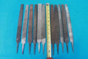 lot 206 image: TOTAL OF 11 CURVED TOOTH FILES , 12