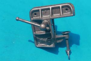 lot 211 image: VINTAGE CHAMPION  VISE BENCH CORNER CLAMP  1-2-17 ,GENEVA OH