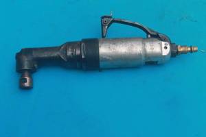 lot 219 image: ROTO TOOL ANGLED PNEUMATIC AIR NUTRUNNER