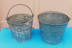 lot 220 image: TOTAL OF 2 VINTAGE GALVANIZED PAIL BUCKETS , 9.5DIAM X 8 H & 10.5DIAM X 8H