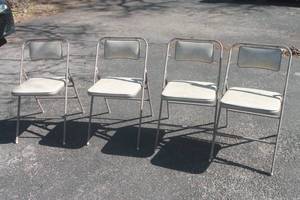 lot 238 image: TOTAL OF 4 VINTAGE  MID -CENTURY MODERN SAMSONITE 6875 FOLDING CHAIRS