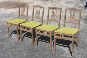 lot 239 image: TOTAL OF 4 VINTAGE  MID -CENTURY MODERN STAKMORE GREEN VINYL SEAT FOLDING CHAIRS