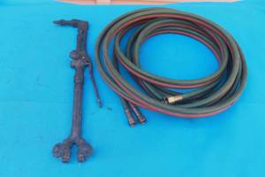 lot 241 image: VINTAGE 18 TORCH WITH DAYCO REDGREEN HOSE
