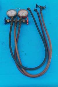 lot 250 image: ROBINAIR 11692& 11693 HVAC AC  MANIFOLD GAUGE SET  WITH REFRIGERANT HOSES