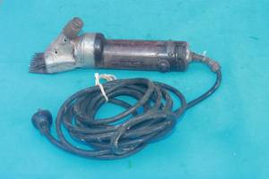 lot 255 image: VINTAGE STEWART SHEAR MASTER 31B-1 SHEEP SHEARS