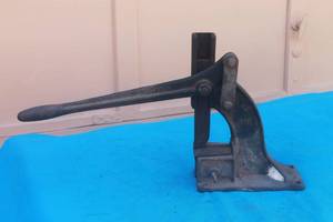 lot 257 image: VINTAGE CAST IRON  PRESS X368