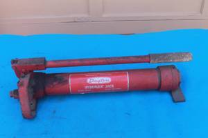 lot 258 image: DAYTON HYDRAULIC JACK 10-TON CAPACITY PUMP 2Z638A